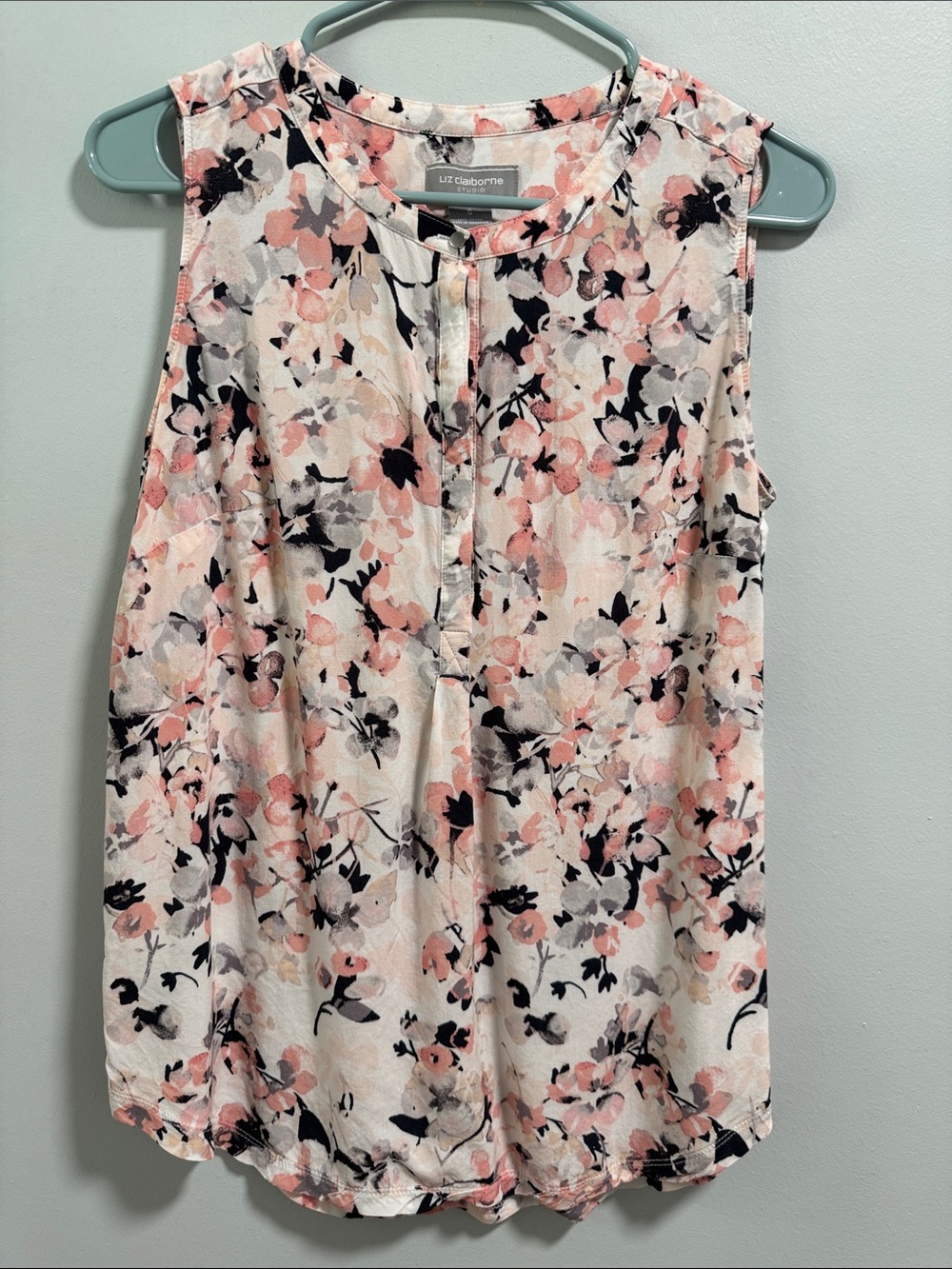 Liz Claiborne Cream Floral Sleeveless Top with Pink and Black Accents - Picture 3 of 10
